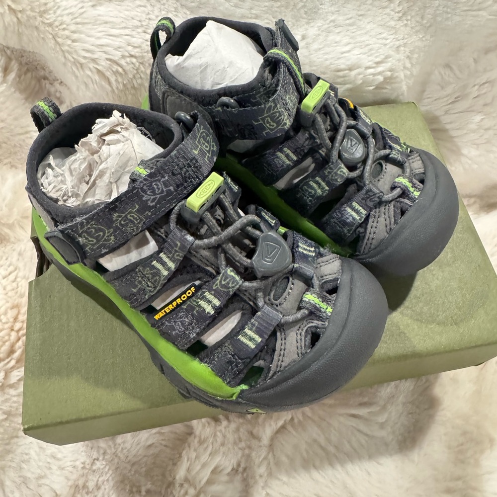 NEW in Box-Keen Kids' Gray and Green Newport H2 Sandals